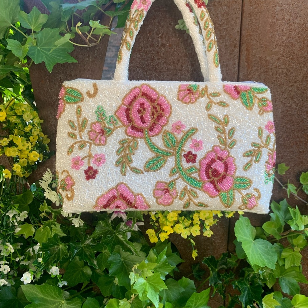 ⭐️ Floral Embroidered Women's Bag, beaded & lined EUC